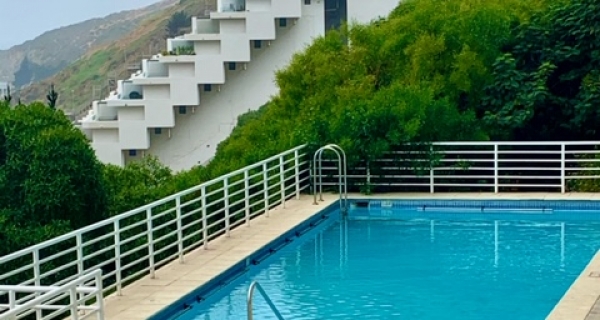 9. Piscina Jardín